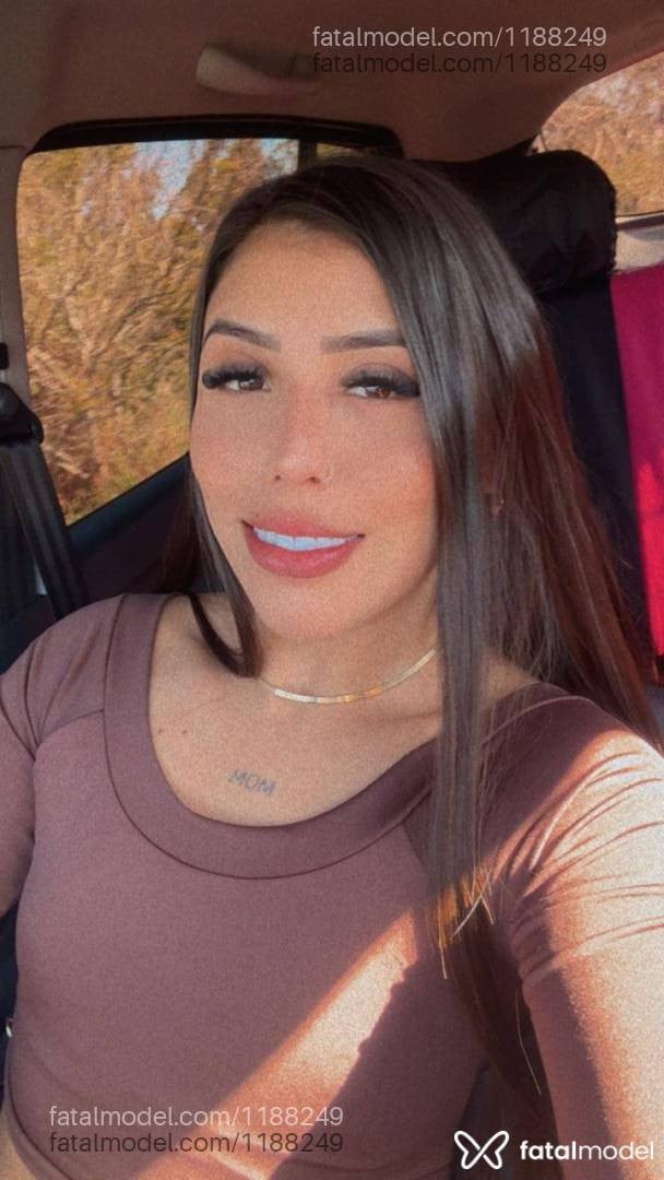 Acompanhante mulher com cabelo castanho de olhos castanhos - Milena
