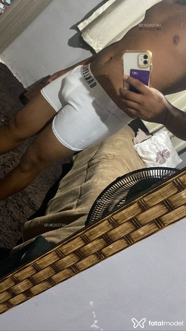 Acompanhante homem morena (o) de olhos castanhos em Viamão - Gustavo