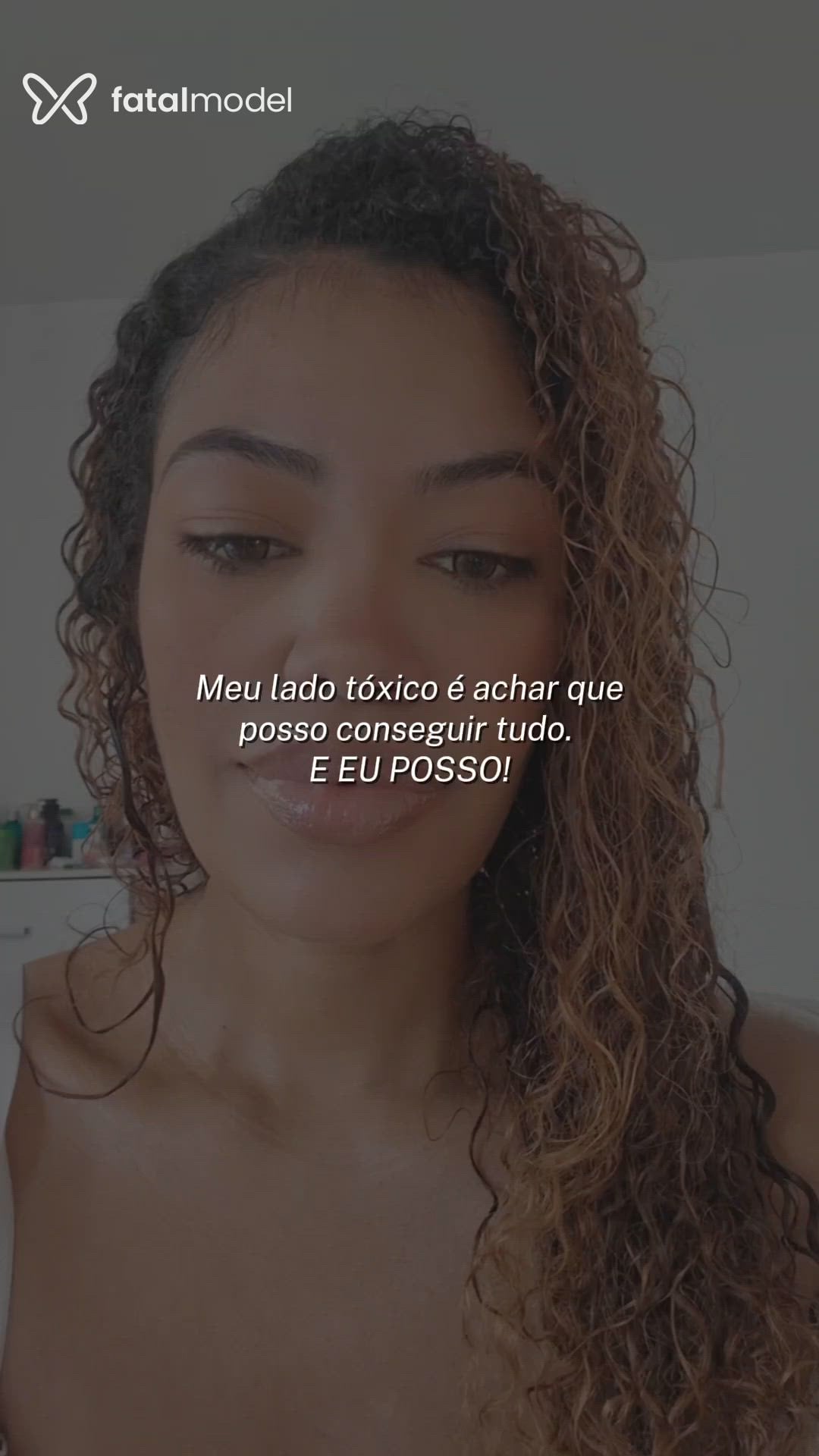 Acompanhante mulher com cabelo castanho de olhos verdes - Gabibombom