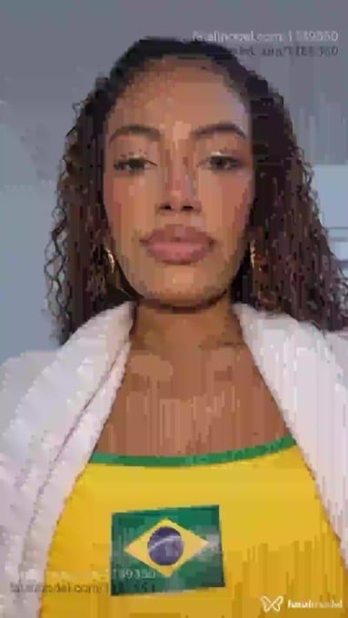Acompanhante mulher com cabelo castanho de olhos verdes em Balneário Camboriú Acompanhante mulher com cabelo castanho de olhos verdes em Balneário Camboriú - Gabibombom