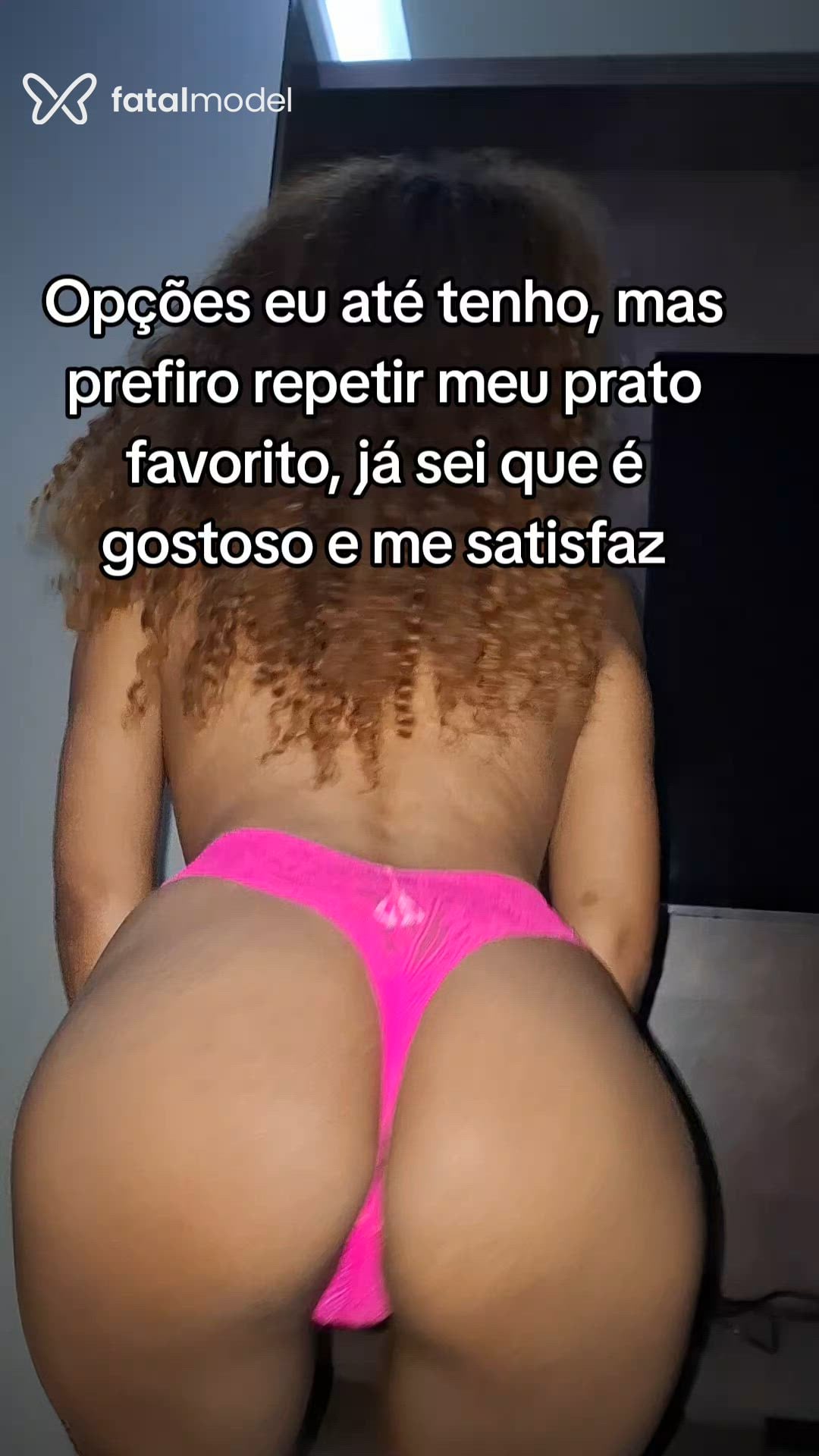 Acompanhante mulher com cabelo castanho de olhos verdes - Gabibombom