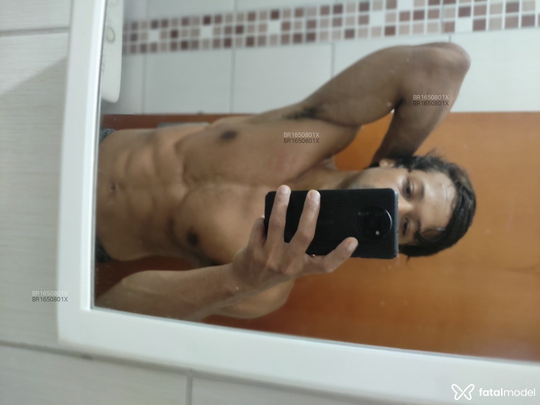 Acompanhante homem com cabelo castanho de olhos castanhos em Virtual - Oscar