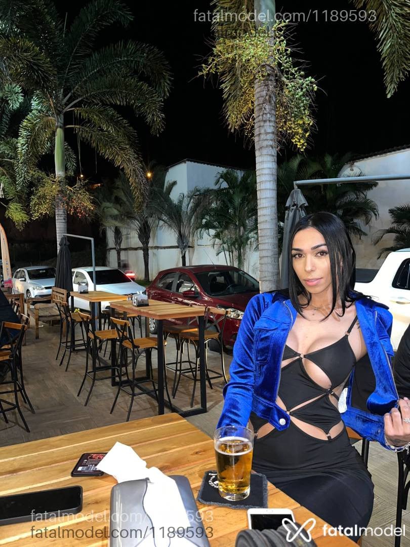 Acompanhante mulher trans morena (o) de olhos mel - CAMILLA