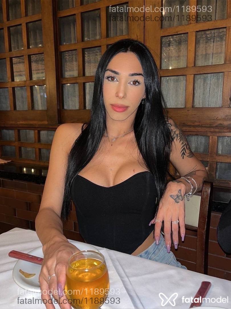 Acompanhante mulher trans morena (o) de olhos mel - CAMILLA