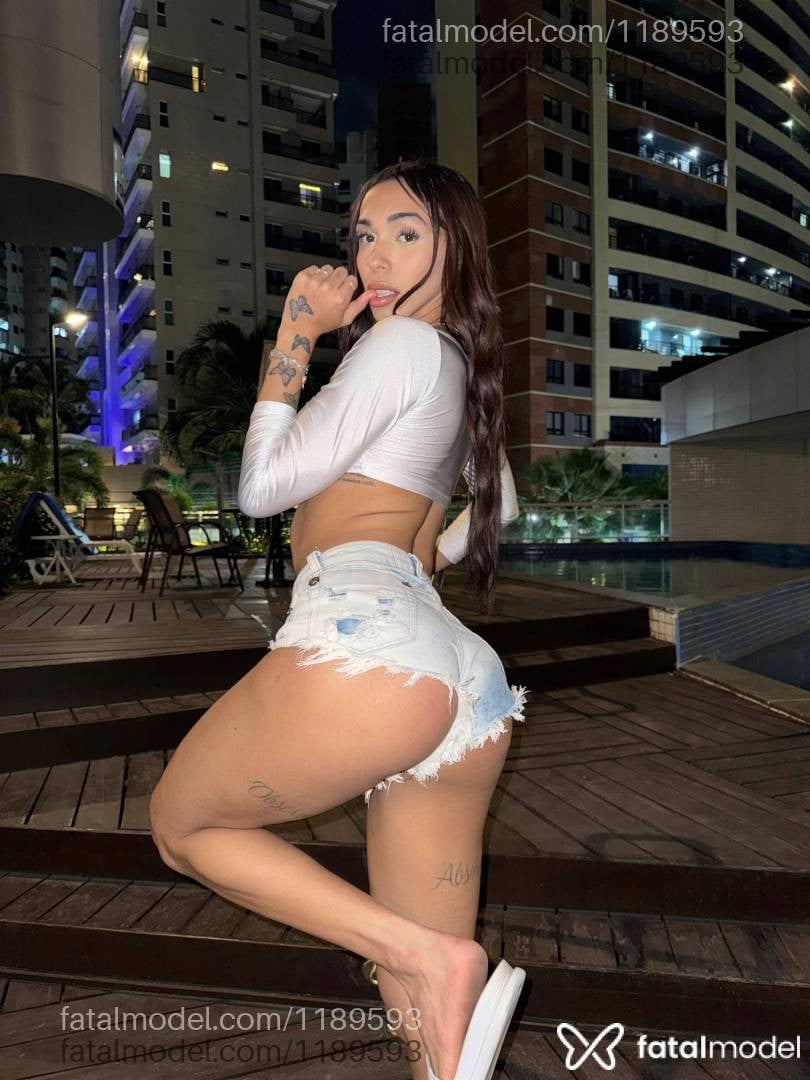 Acompanhante mulher trans morena (o) de olhos mel - CAMILLA