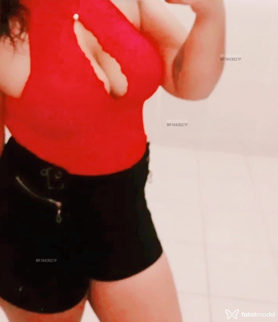 Acompanhante mulher com cabelo colorido de olhos castanhos em Navegantes Acompanhante mulher com cabelo colorido de olhos castanhos em Navegantes - Laila Santos