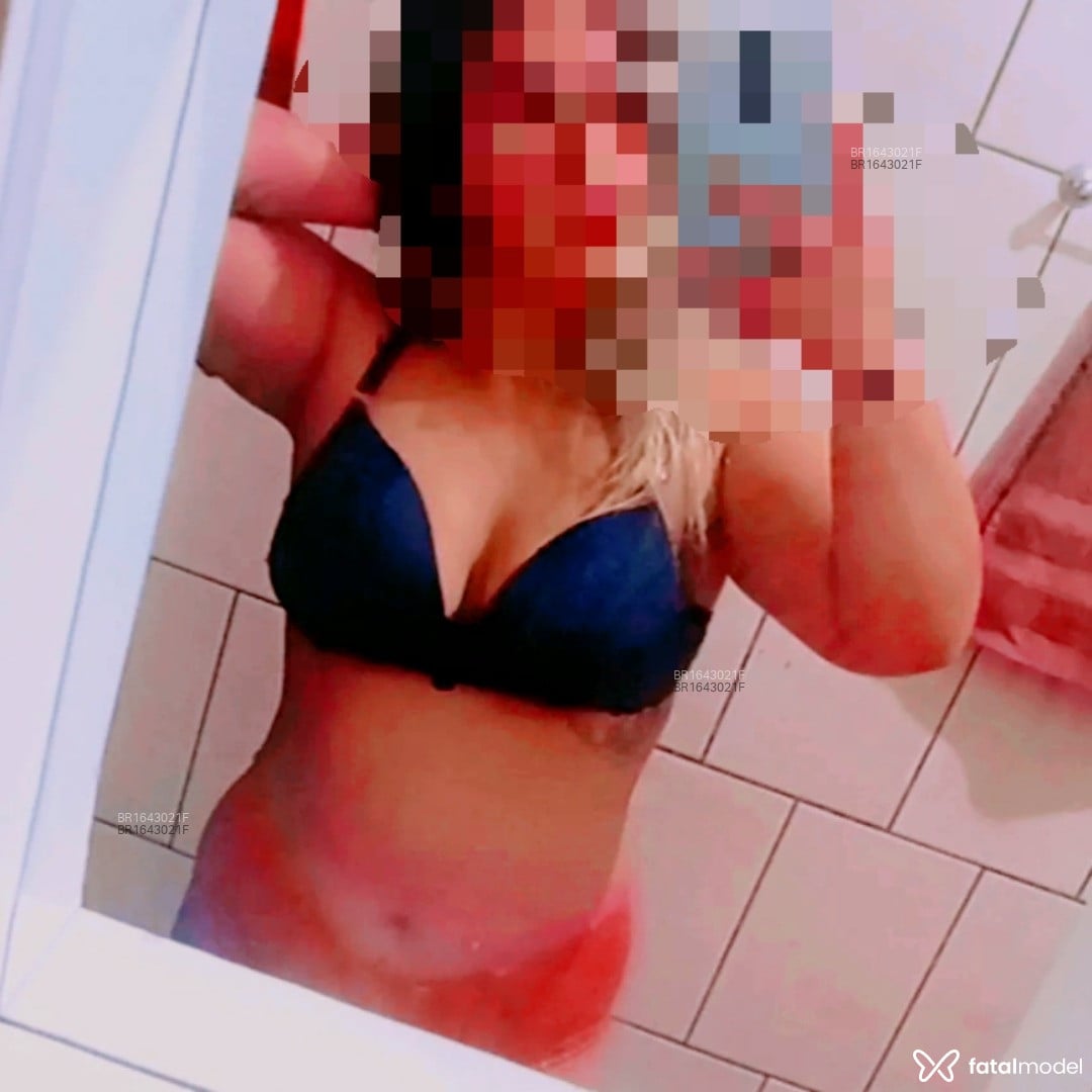 Acompanhante mulher com cabelo colorido de olhos castanhos em Navegantes Acompanhante mulher com cabelo colorido de olhos castanhos em Navegantes - Laila Santos