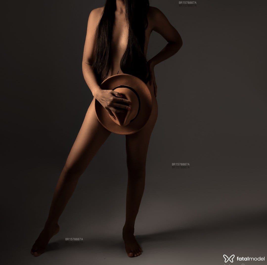 Acompanhante mulher morena (o) de olhos castanhos - Ellen Acompanhante mulher morena (o) de olhos castanhos - Ellen