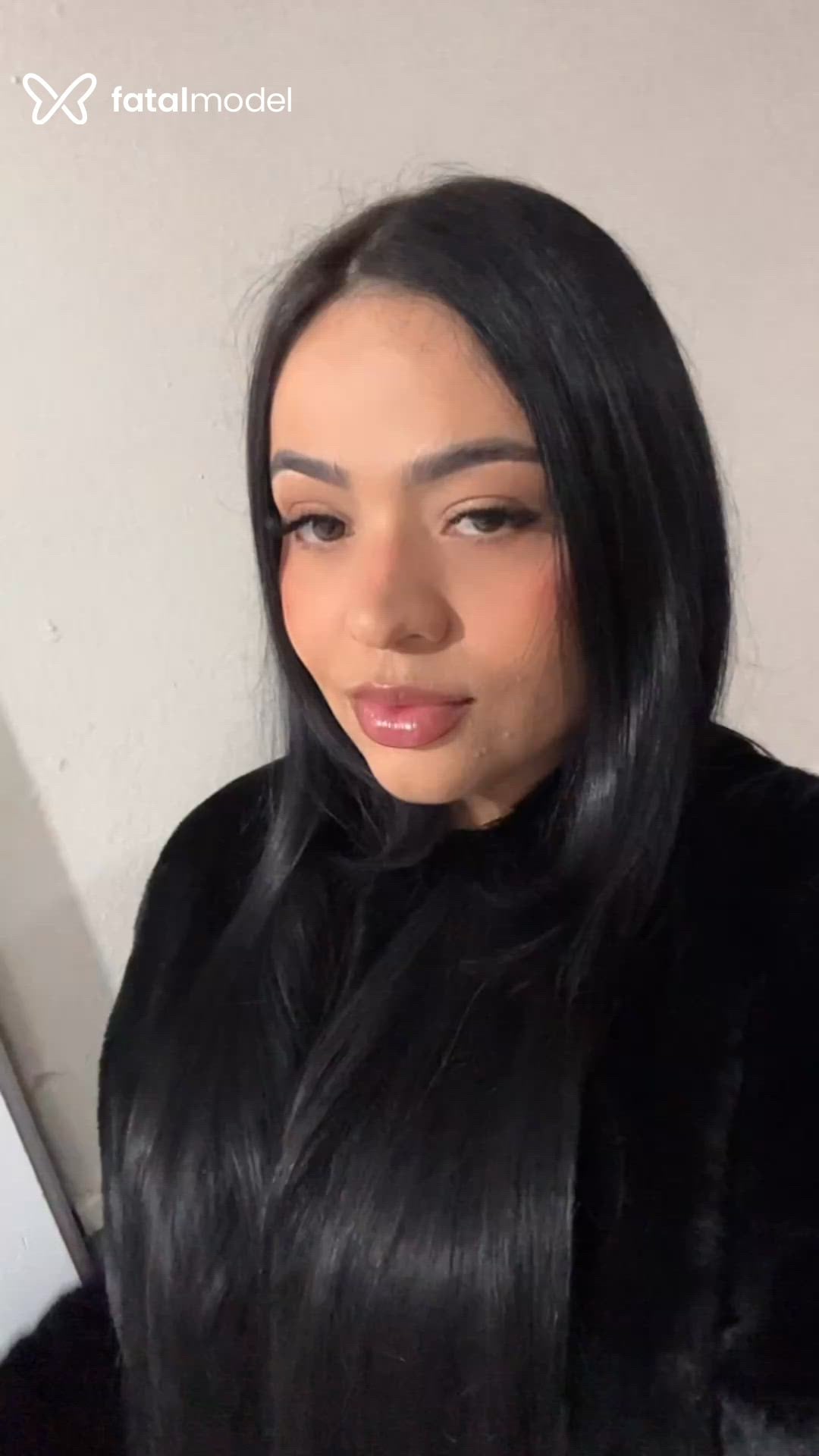 Acompanhante mulher morena (o) de olhos castanhos - Livia Sallow