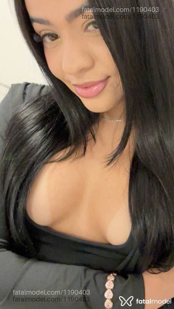 Acompanhante mulher morena (o) de olhos castanhos - Livia Sallow