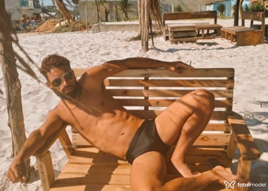 Acompanhante homem morena (o) de olhos castanhos em Arraial do Cabo - Bernardo