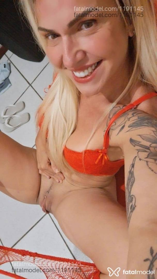 Acompanhante mulher loira (o) de olhos mel - Paola Versiani