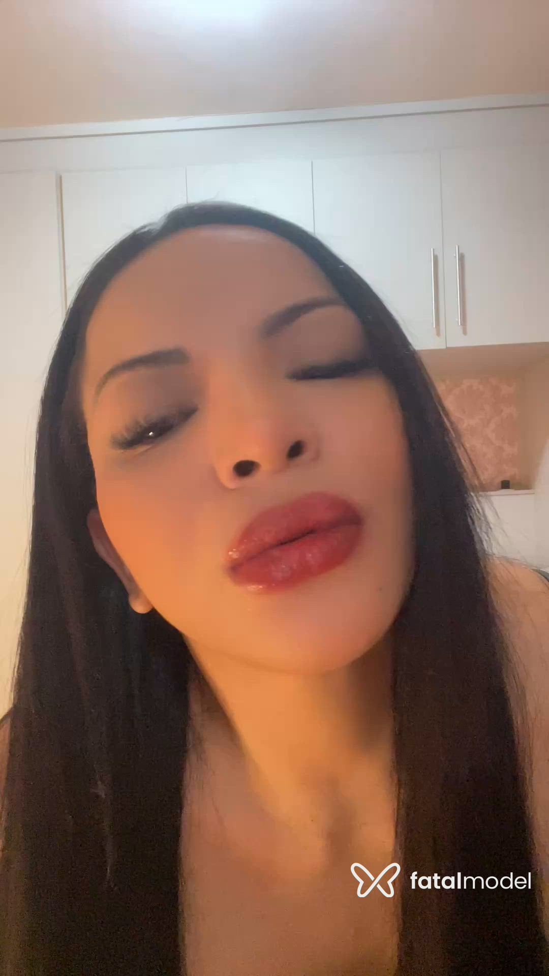 Acompanhante mulher com cabelo castanho de olhos castanhos - Paola oliveira