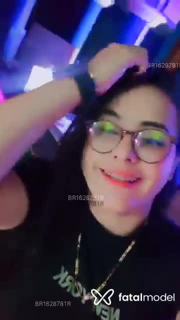 Acompanhante mulher morena (o) de olhos mel em Umuarama Acompanhante mulher morena (o) de olhos mel em Umuarama - Laura