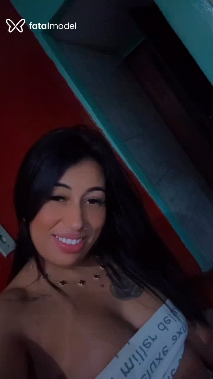 Acompanhante mulher morena (o) de olhos castanhos - Kenia