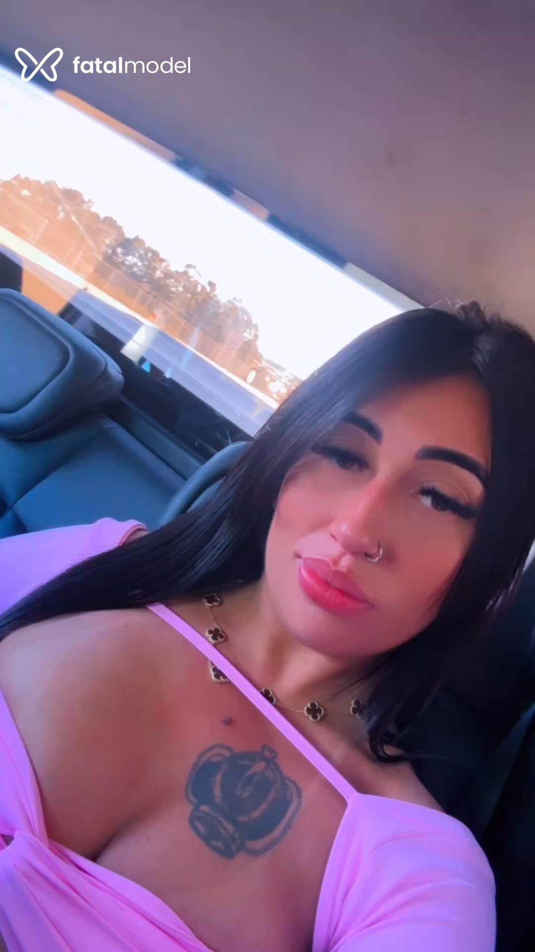 Acompanhante mulher morena (o) de olhos castanhos - Kenia