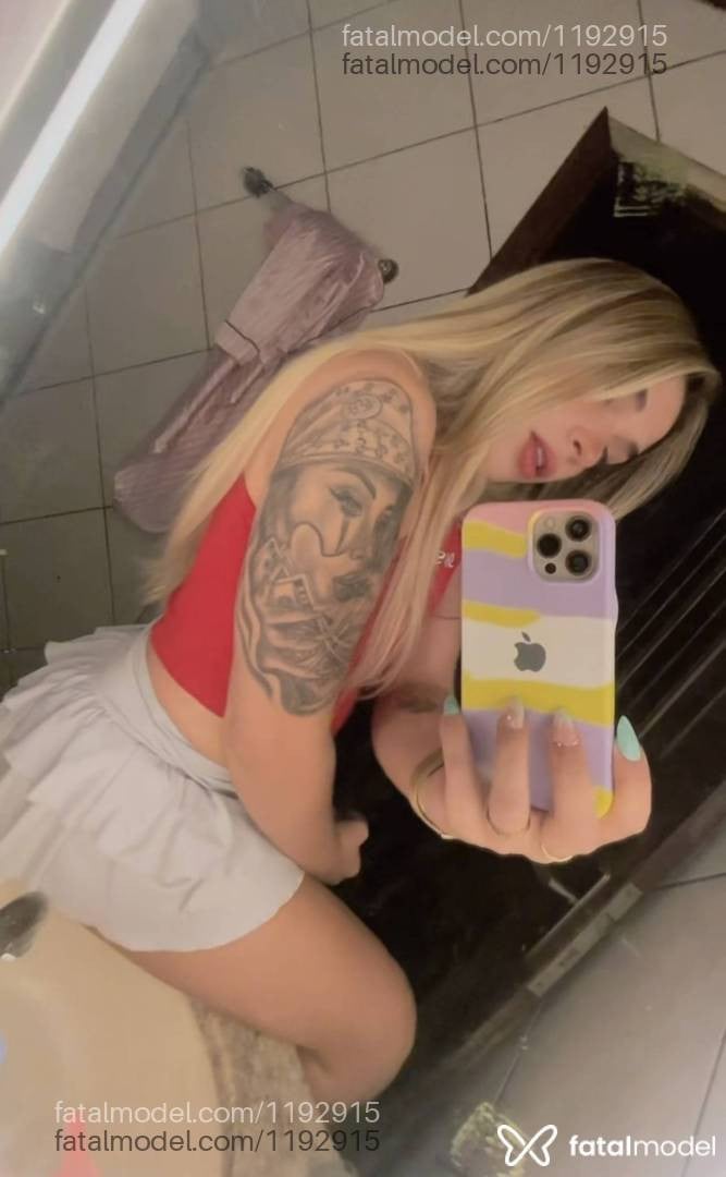 Acompanhante mulher trans loira (o) de olhos cinza - Heloísa