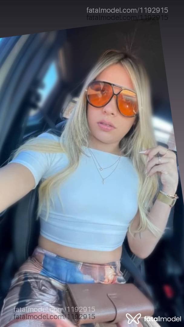 Acompanhante mulher trans loira (o) de olhos cinza - Heloísa