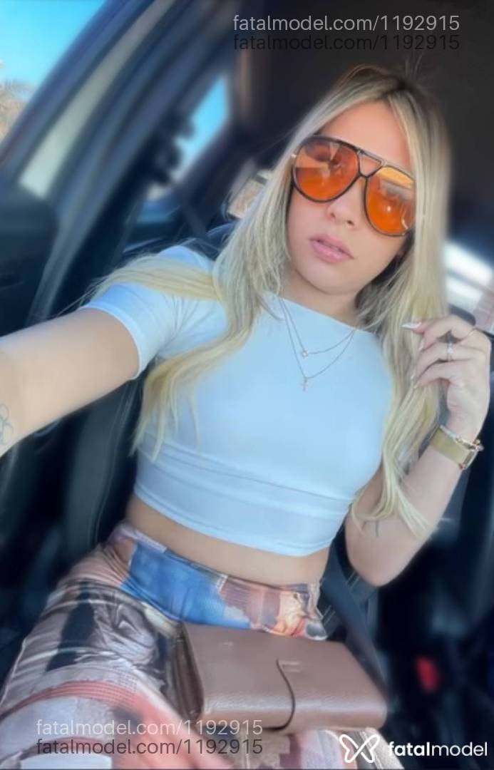 Acompanhante mulher trans loira (o) de olhos cinza - Heloísa