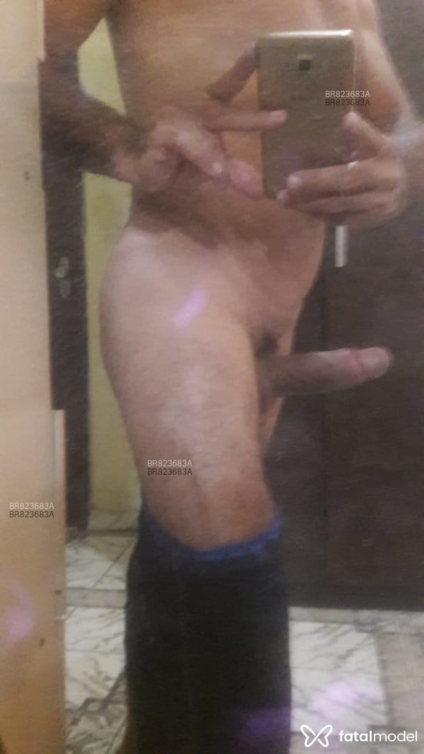Acompanhante homem com cabelo castanho de olhos castanhos em Divinópolis Acompanhante homem com cabelo castanho de olhos castanhos em Divinópolis - Eduardo