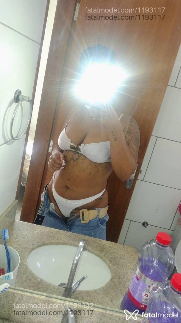 Acompanhante mulher morena (o) de olhos pretos - Soraya