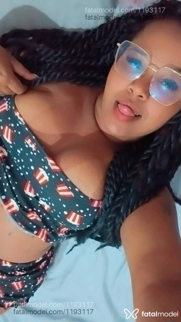 Acompanhante mulher morena (o) de olhos pretos - Soraya