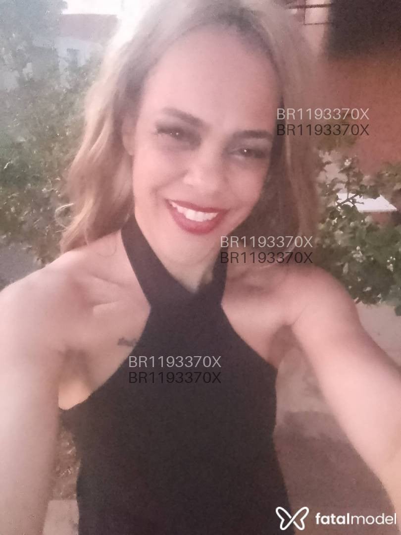 Acompanhante mulher com cabelo colorido de olhos castanhos - Geovanna Diaz