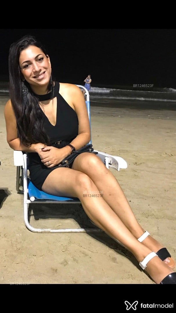 Acompanhante travesti com cabelo castanho de olhos castanhos em Balneário Camboriú - Giovanna Kairós