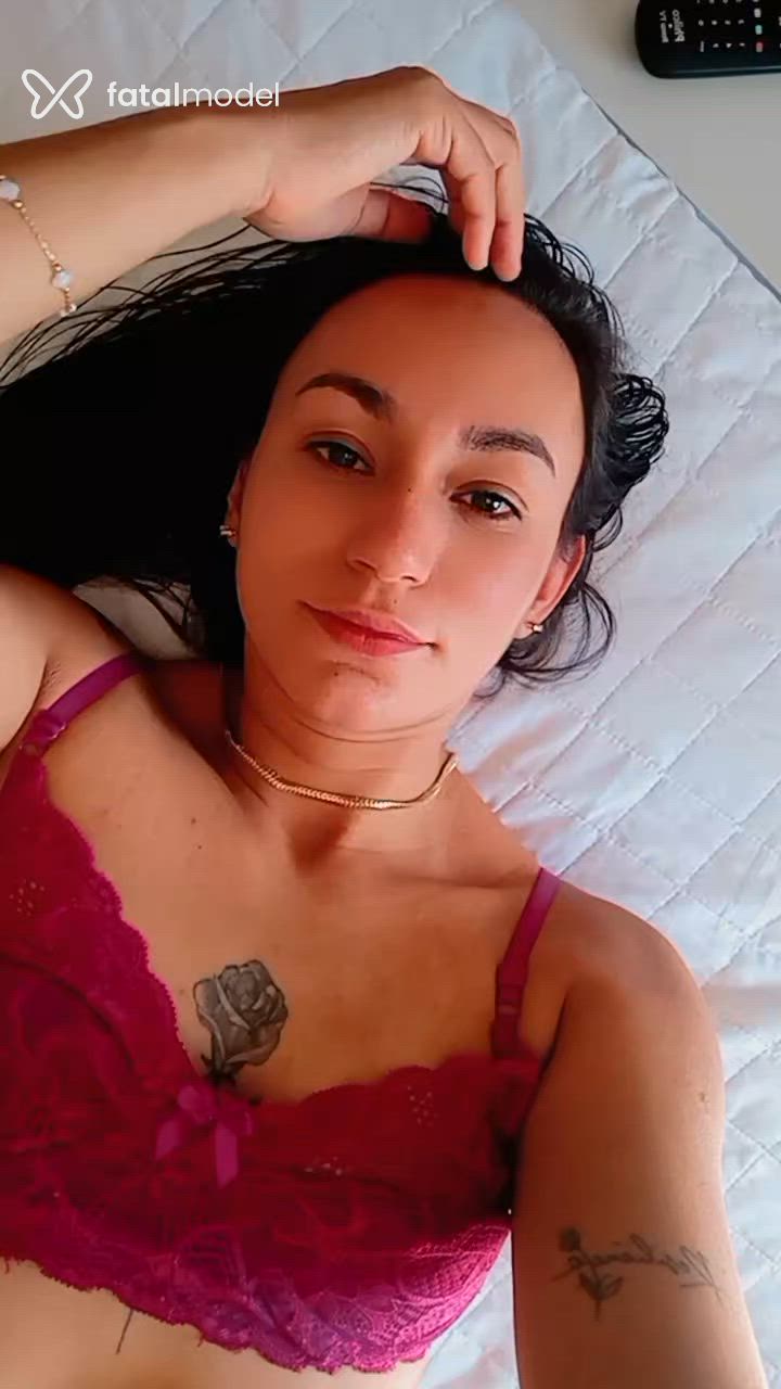 Acompanhante mulher com cabelo castanho de olhos castanhos - Mônica