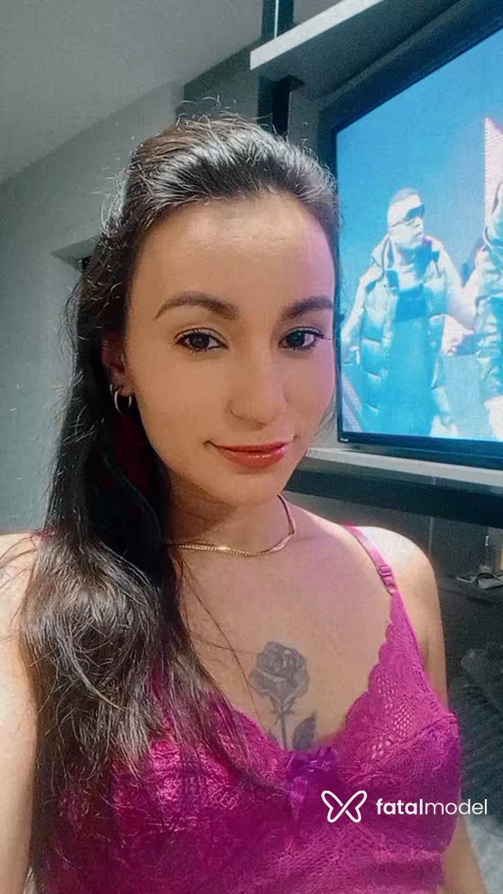 Acompanhante mulher com cabelo castanho de olhos castanhos - Mônica