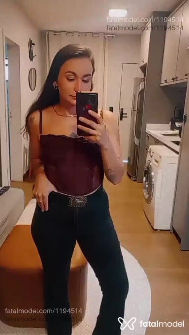 Acompanhante mulher com cabelo castanho de olhos castanhos em Criciúma Acompanhante mulher com cabelo castanho de olhos castanhos em Criciúma - Mônica