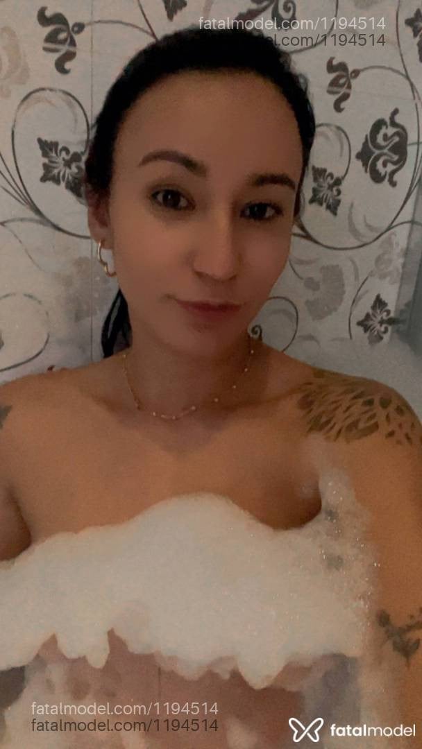 Acompanhante mulher com cabelo castanho de olhos castanhos - Mônica
