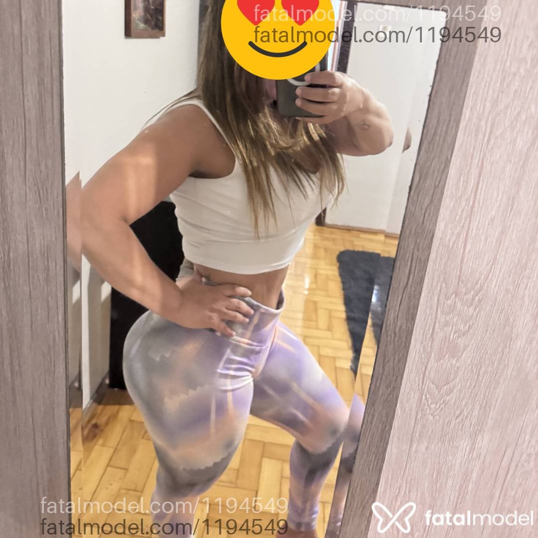 Acompanhante mulher com cabelo colorido de olhos mel - Danielle sousa