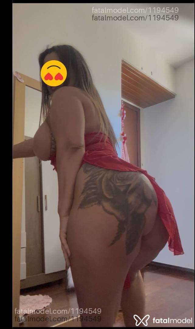 Acompanhante mulher com cabelo colorido de olhos mel - Danielle sousa