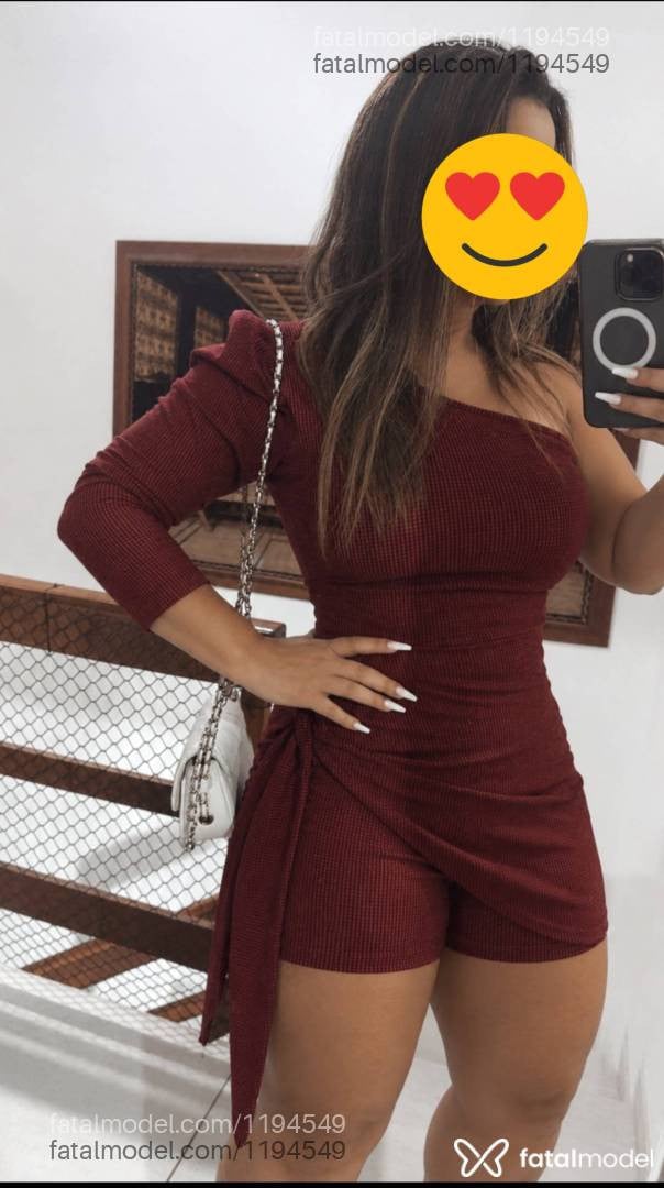 Acompanhante mulher com cabelo colorido de olhos mel - Danielle sousa