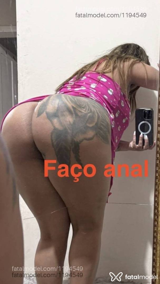 Acompanhante mulher com cabelo colorido de olhos mel - Danielle sousa