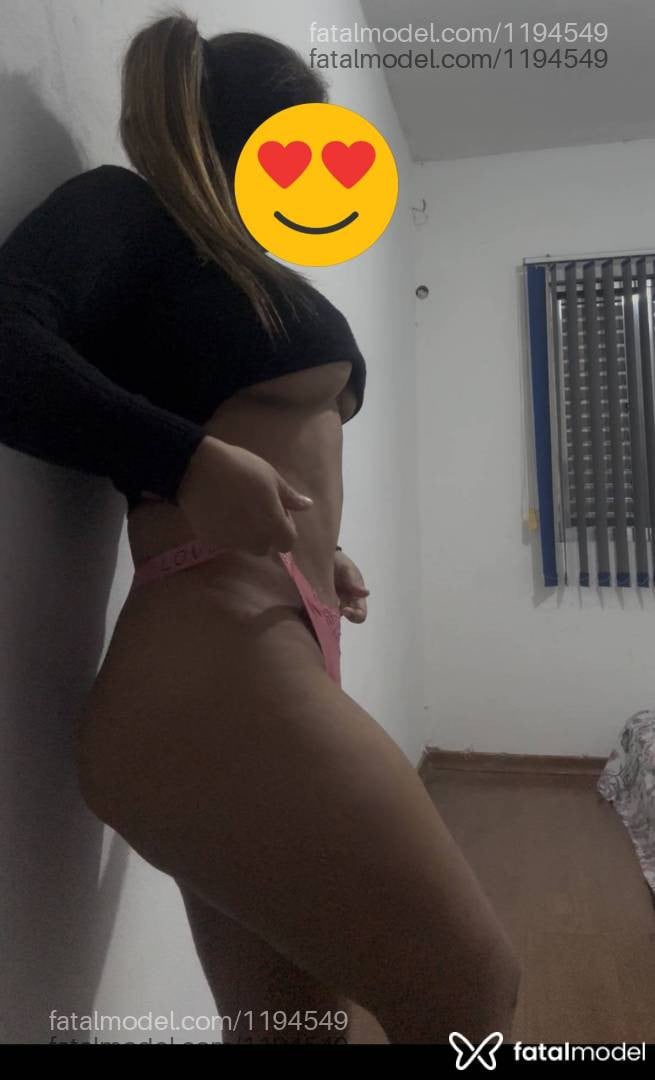 Acompanhante mulher com cabelo colorido de olhos mel - Danielle sousa