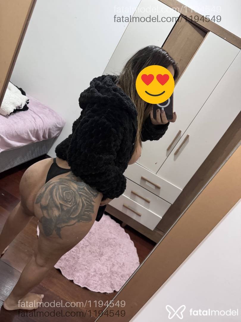 Acompanhante mulher com cabelo colorido de olhos mel - Danielle sousa