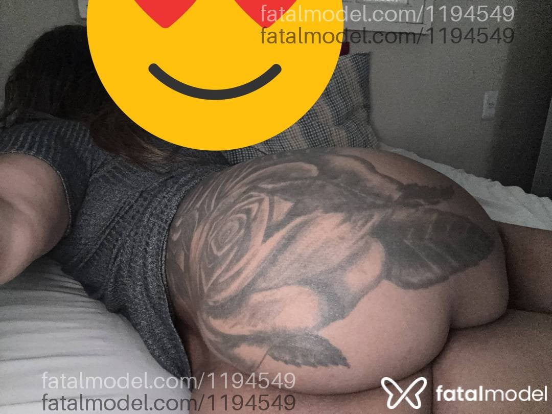 Acompanhante mulher com cabelo colorido de olhos mel - Danielle sousa