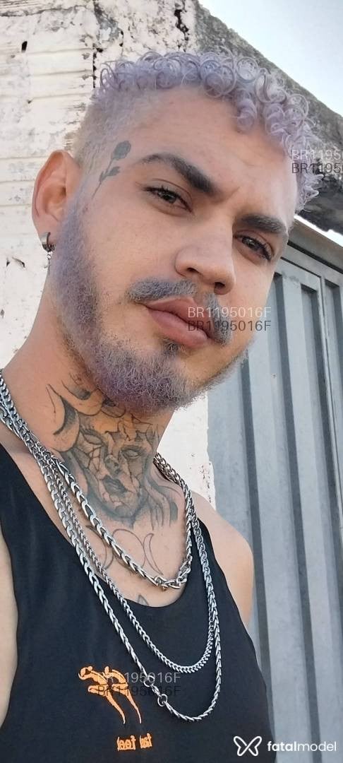 Acompanhante homem com cabelo grisalho de olhos castanhos em São Paulo - Nicollas Mandrake