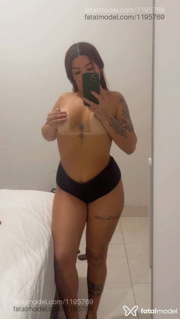 Acompanhante mulher loira (o) de olhos castanhos - Gaby Rocha