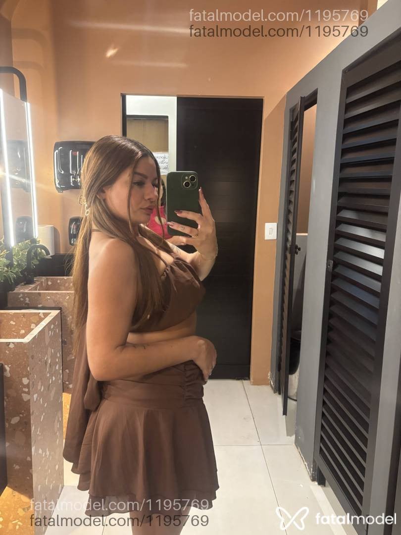 Acompanhante mulher loira (o) de olhos castanhos - Gaby Rocha