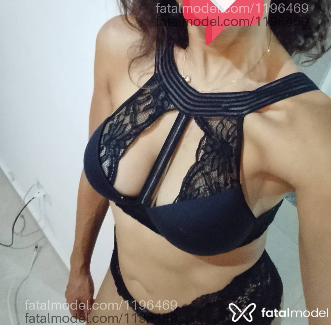 Acompanhante mulher com cabelo castanho de olhos pretos em Maringá - Beatriz Antonelle