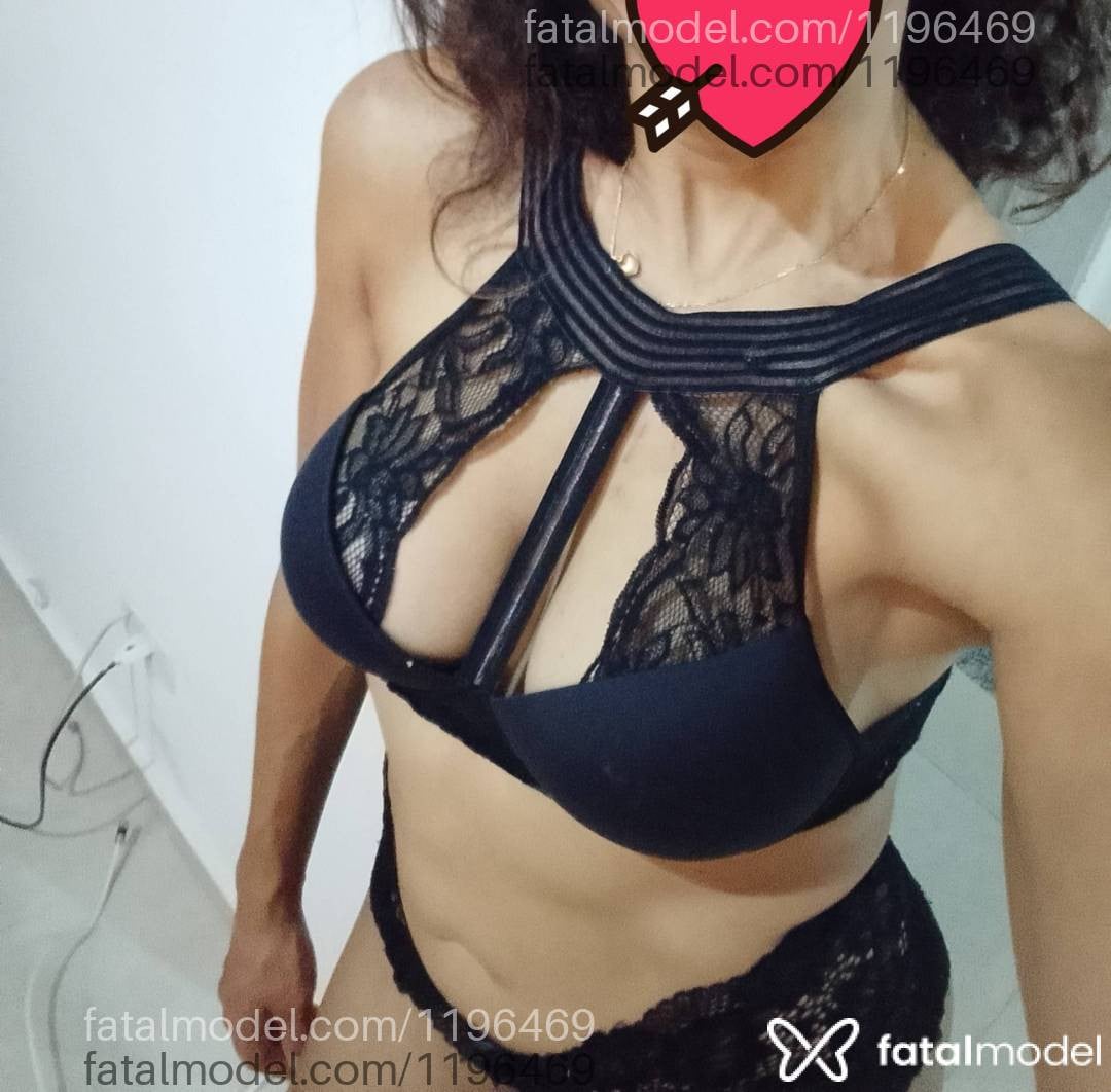 Acompanhante mulher com cabelo castanho de olhos pretos em Maringá - Beatriz Antonelle