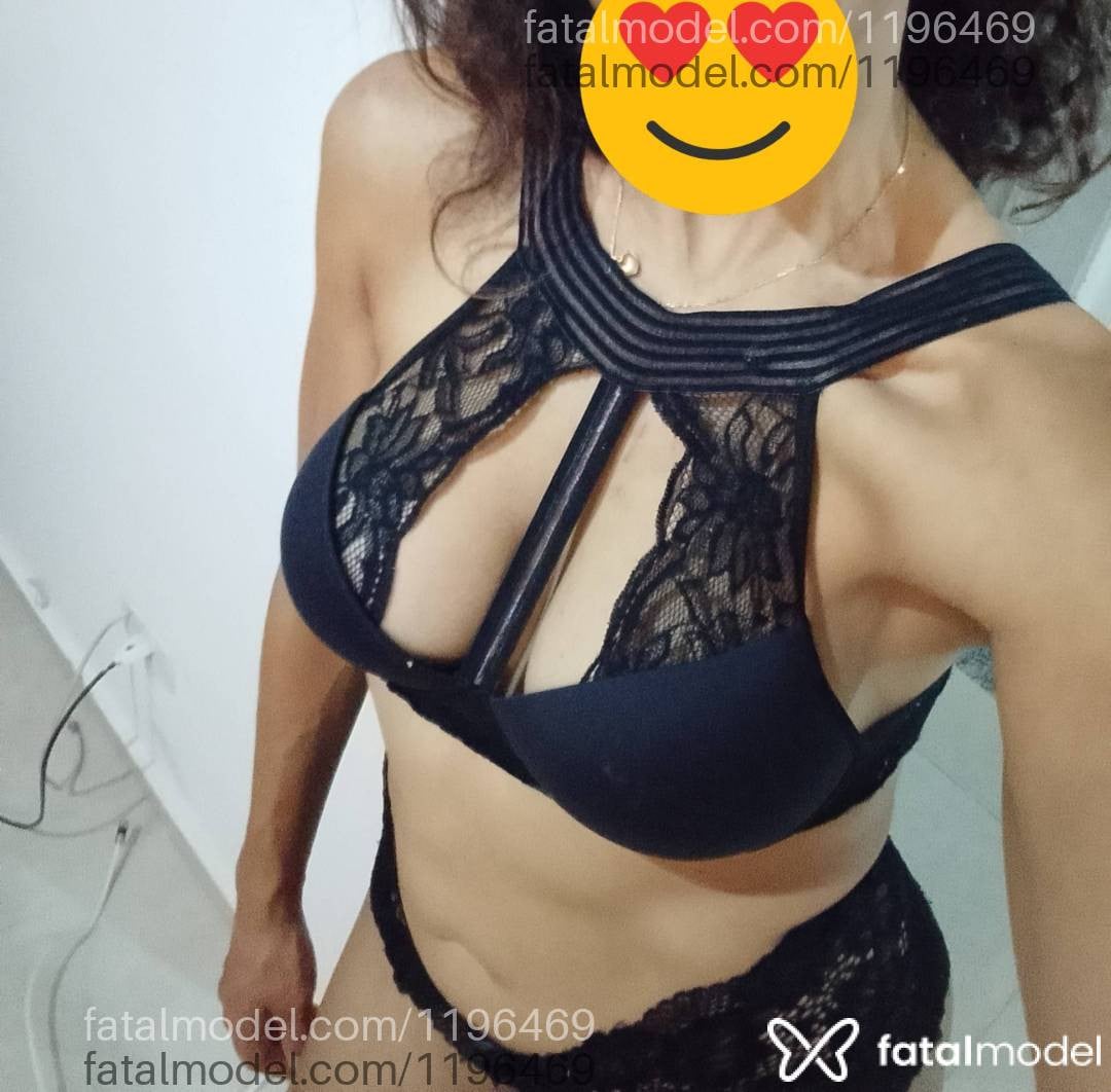 Acompanhante mulher com cabelo castanho de olhos pretos em Maringá - Beatriz Antonelle