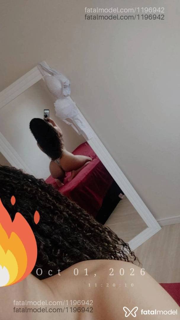 Acompanhante mulher com cabelo castanho de olhos castanhos - Daniela Oliveira