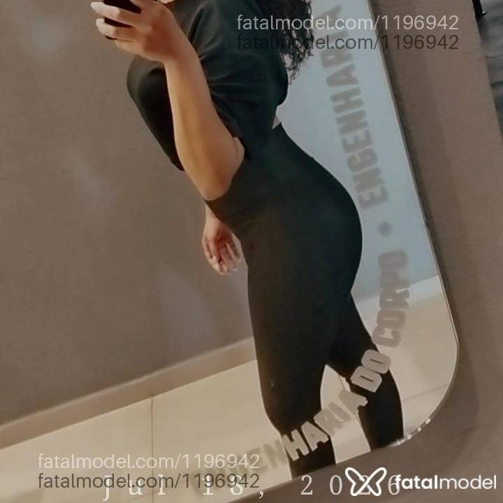 Acompanhante mulher com cabelo castanho de olhos castanhos - Daniela Oliveira