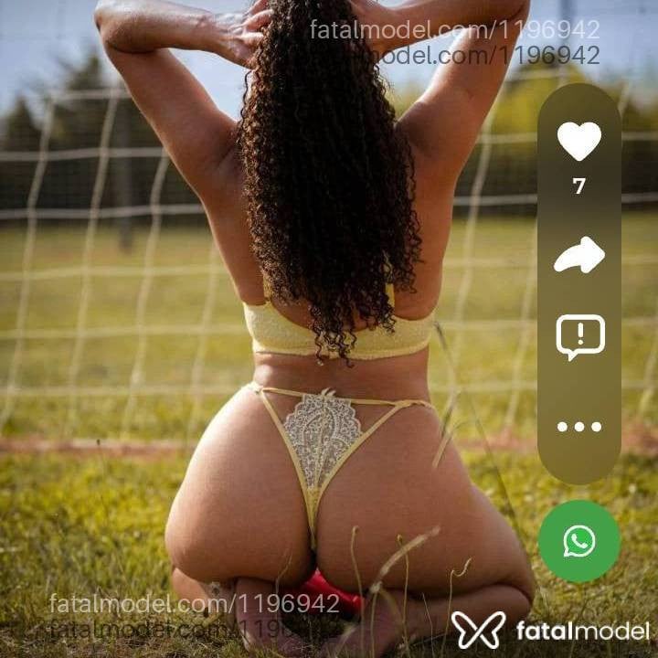 Acompanhante mulher com cabelo castanho de olhos castanhos - Daniela Oliveira