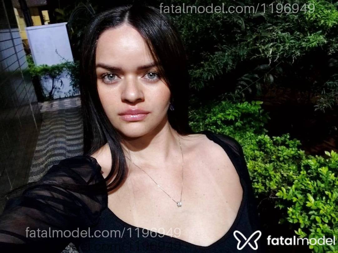 Acompanhante mulher loira (o) de olhos azuis - YSA MODELLO