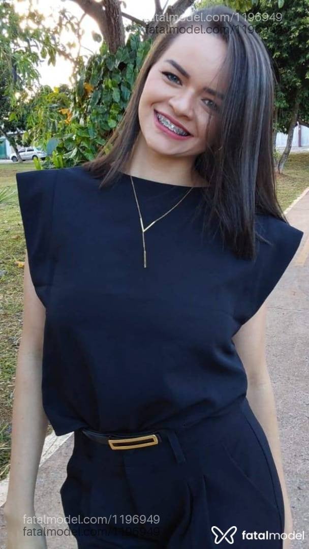 Acompanhante mulher loira (o) de olhos azuis - YSA MODELLO